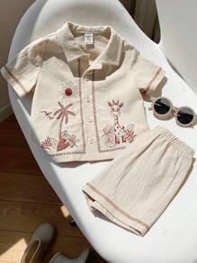 SHEIN 2 Stücke/Set Baby Jungen Hawaii Blumen Bedrucktes Hemd und Shorts, bequem, atmungsaktiv, kühl und feuchtigkeitsableitend für Strandurlaub oder Inselrundfahrt