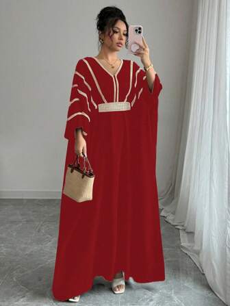 Rafferiza V 领金色蕾丝腰喇叭形长款罩衫连衣裙