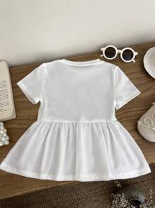 SHEIN Young Girl Casual Butterfly Decor Fitted Short Sleeve T-Shirt With Ruffled Hem - White - View 2