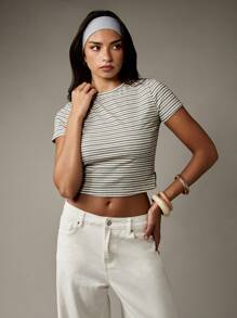 MISSGUIDED Form Fitting Ribbed Crop Top Classic Striped Basic Short Sleeve Tee Essential Summer Casual Knitwear Stretchy Top
