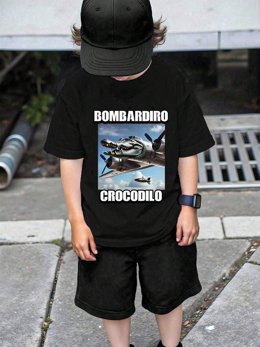 男童休闲鳄鱼纹与飞机字母印花宽松落肩T恤和抽绳腰短裤套装，夏季 - 黑色 - 查看 1