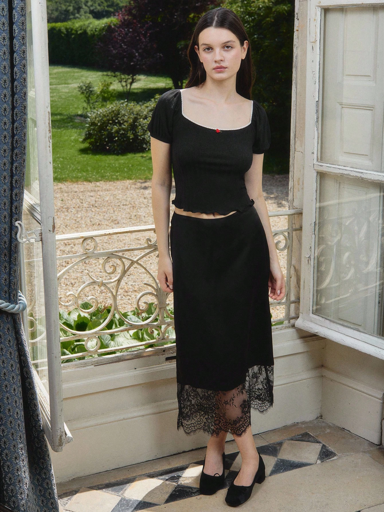 Blusa de cuello cuadrado con estilo vintage, de punto acanalado, con mangas abultadas, con ribete de contraste y detalles de mini rosas, una blusa linda para el otoño y el regreso a la escuela