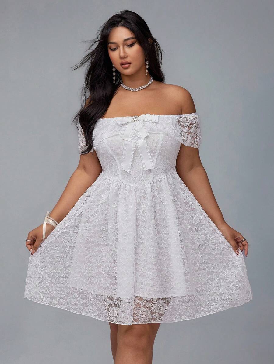 Flirla Robe à épaules dénudées, grande taille, style rétro romantique avec imprimé floral et nœud papillon, coupe évasée - Blanc - Voir 1