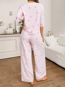 SHEIN Conjunto de pijama de mujer con cuello redondo, rayas rosas, estampado de lazos y mangas 3/4 con cordón - Rosa - Ver 2