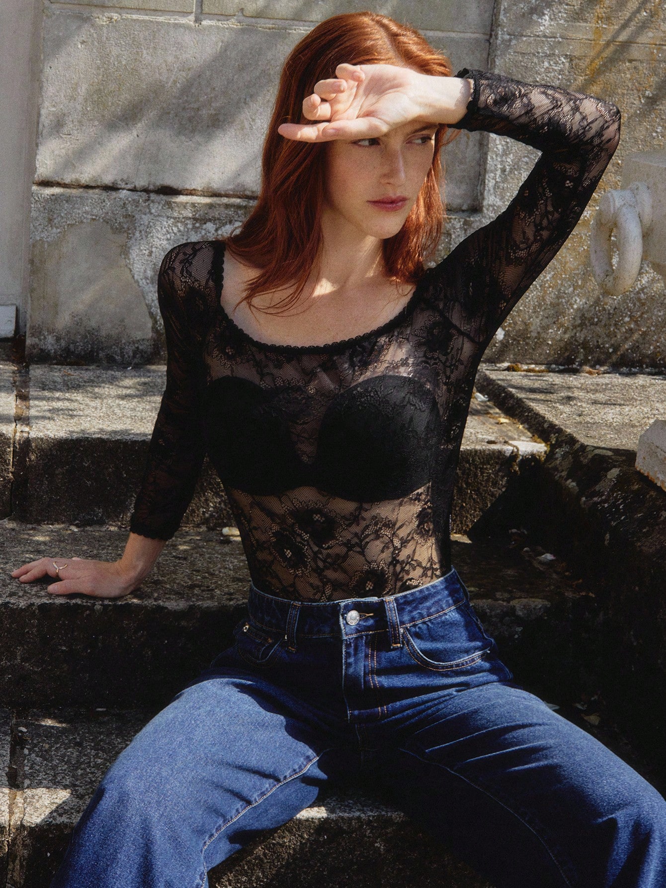 Bodysuit com Ombros à Mostra, Renda Floral, Mangas Longas, Looks de Balada, Outono Inverno