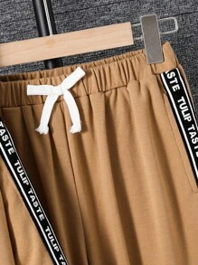 2 件套青少年男孩休闲学院风卡其色字母图案连帽衫和海军蓝色抽绳裤套装，适合学校、家居、日常穿着、运动、百搭和简约的返校服装 - 卡其色 - 查看 5