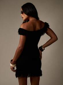 MISSGUIDED Robe moulante avec épaules dénudées avec franges Bardot, mini robe en tricot, ourlet effiloché, pour soirée, automne-hiver, vacances, boîte de nuit