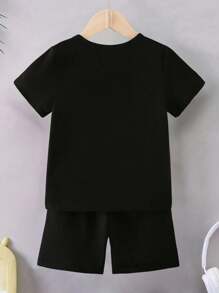 男童休闲鳄鱼纹与飞机字母印花宽松落肩T恤和抽绳腰短裤套装，夏季 - 黑色 - 查看 2