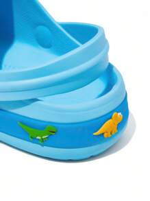 Blippi X SHEIN Dép guốc trẻ em hình khủng long hoạt hình dễ thương màu xanh dương, chất liệu EVA nhẹ, bảo vệ ngón chân, có thể bị ướt, phù hợp cho trẻ nhỏ và vừa đi chơi biển. - Màu xanh lam - Xem 7