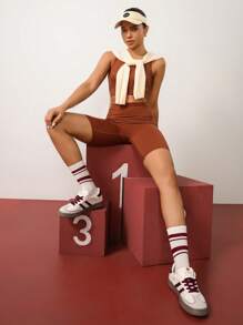 Hanevo Damen Set aus einfarbigem Crop Top-Sport-BH und hochtailliger Radlerhose, geeignet für Fitness und Sport