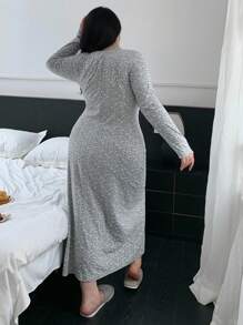Dazy Plus 大码女式碎花修身V领褶皱长款睡裙睡衣，秋冬款 - 灰色 - 查看 2