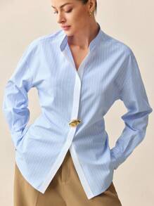 BizChic 2025 新款夏季女士商务休闲日常优雅度假海滩婚礼宾客乡村音乐节早餐机场。91S 老钱斯德哥尔摩风格美国独立日休闲工作约会女士短裤、蓝色条纹梭织衬衫、金色点缀女士衬衫 - 彩色 - 查看 4