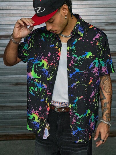 Camicia da uomo con stampa riflettente a macchie di inchiostro, camicia a maniche corte con bottoni e graffiti glitterati colorati, abbigliamento streetwear