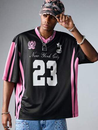 Prep T-shirt ajusté à col V à manches courtes avec imprimé minimaliste pour hommes