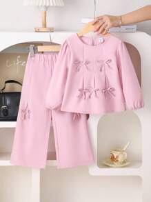 SHEIN Playful Pals مجموعة فستان من 2 قطعة للفتاة الصغيرة، تتكون من ملابس علوية عليه فيونكة جميلة ورقيقة وبنطلون واسع الساق، ملابس للربيع والخريف - وردي مغبر - مشاهدة 3