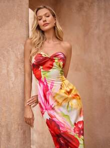 SHEIN Clasi Robe moulante sans bretelles à imprimé floral pour vacances. Tenues de plage pour femmes. Robe de plage, tenues de vacances à la plage, accessoires de plage. Robe de soirée. Vêtements d'été pour femmes dans le style Y2K. Vêtements de rentrée scolaire pour femmes. Tenues de campagne pour femmes. Style old money pour femmes. Tenues de sortie pour femmes. Tenue d'aéroport pour femmes. Robe pour femmes. Robe à sequins étoile de mer pour vacances. Tenues d'aéroport, de lune de miel pour femmes. Robe de style bohème pour femmes - Multicolore - Voir 1
