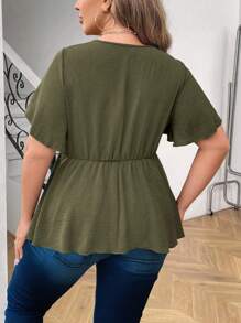 Flirla 大码女式夏季纯色V领胸前扭纹荷叶边短袖衬衫荷叶边上衣 - 軍綠色 - 查看 2