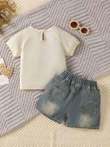 Set de 2 piezas para niñas pequeñas: Blusa informal y adorable de estilo universitario con mangas abullonadas y lazo en color albaricoque, y pantalones cortos de mezclilla lavada azul - Albaricoque - Ver 2