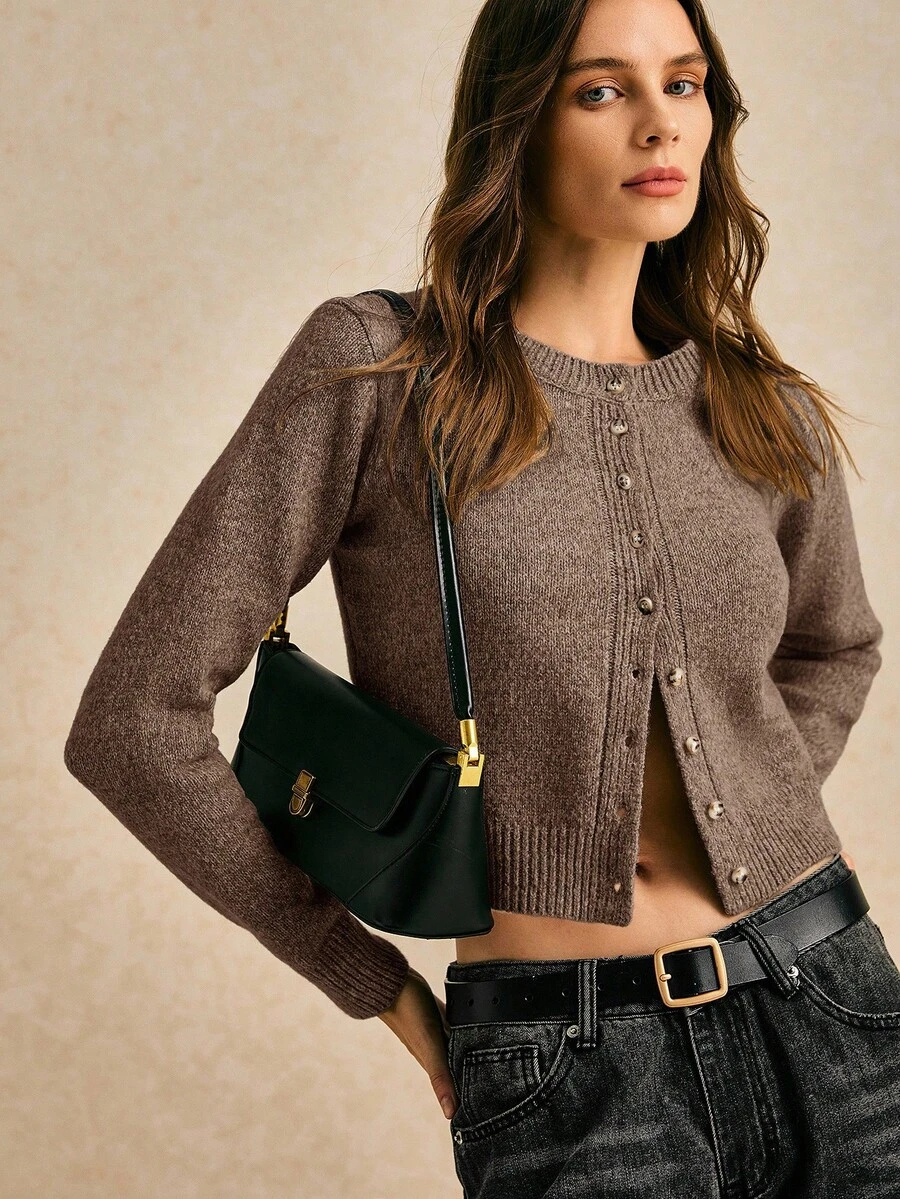 Poéselle 秋冬女士卡其色圆领长袖单排扣休闲短款羊毛针织厚开衫，短款毛衣，可爱毛衣，秋季女装，外出上衣，商务休闲女装，秋季毛衣，办公室着装，基本款毛衣 - 咖啡棕 - 查看 1