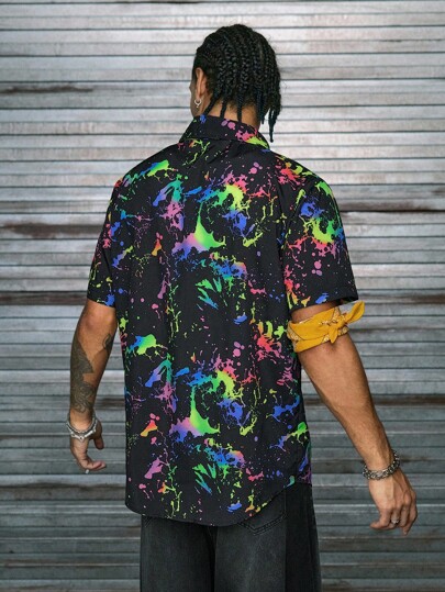 Camisa con estampado reflectante de tinta salpicada para hombre, camisa de manga corta a botones con graffiti brillante y colorido, ropa urbana