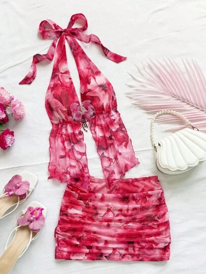 SHEIN x Eduarda Gutierrez Soleia Conjunto de top tipo halter de malla de punto con estampado floral teñido anudado y decorado con flores falsas, y minifalda fruncida, ideal para fiestas, citas, tardes de té, playa, carnaval, atuendo de verano