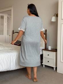 SHEIN 大码休闲宽松睡袍，可爱猫咪轮廓设计，柔软牛奶丝面料拼接蕾丝，适合居家穿着，Moo Moo - 淺灰色 - 查看 2