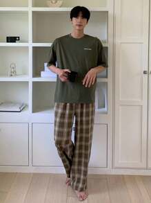 DAZY 男士两件套字母印花 T 恤和格子裤睡衣套装，夏季家居服 - 卡其色 - 查看 5