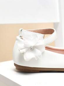 Mini mi Ankle Strap Floral Detail Round Toe Pu Black Flats– Cushion Dressing Shoes For Princess's Dance&Party