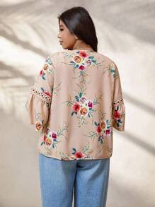 SHEIN PETITE Plus Size Women Lace Patchwork Floral Print Khaki Lightweight Cardigan - Khaki - View 2