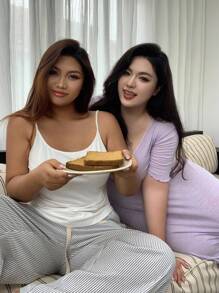 Dazy Plus Camisón largo elástico y ajustado con cuello en V de encaje en contraste, talla grande, color morado