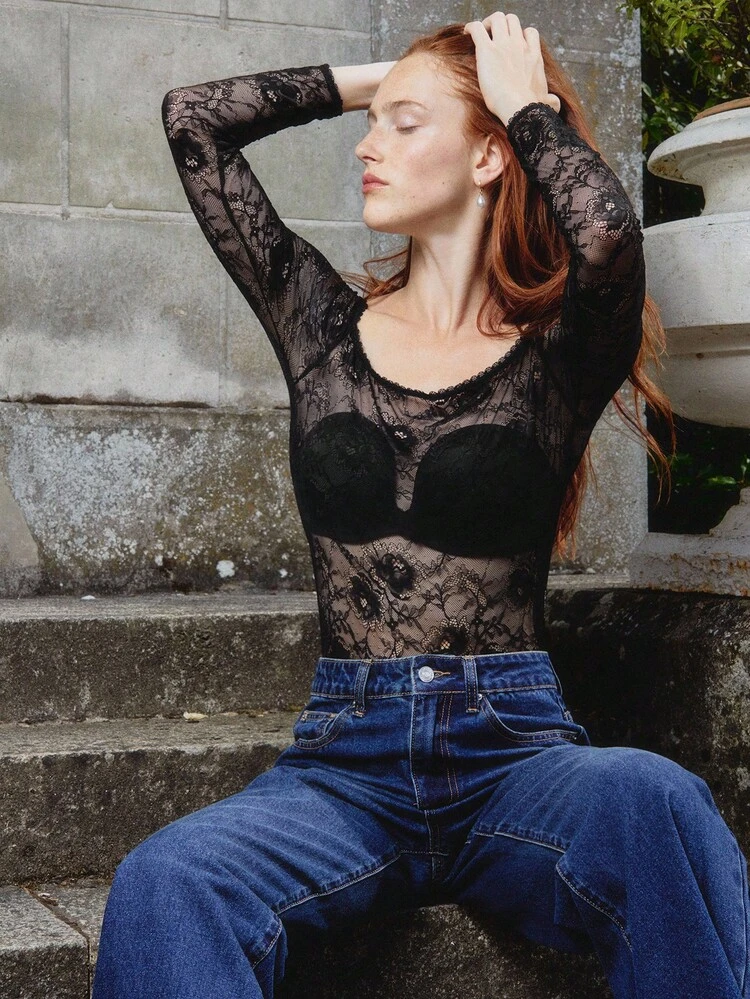 Body floral en dentelle à épaules dénudées avec manches longues, tenue de boîte de nuit pour l'automne et l'hiver