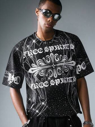 Goth Maglietta a maniche corte da uomo in stile urban con design in strass, stampa con croce e testo in inglese, effetto scuro