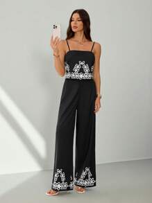 SHEIN Tall Set de 2 piezas de top de tirantes y shorts con estampado floral de verano para mujeres - Negro - Ver 7