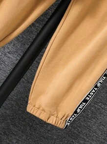 2 件套青少年男孩休闲学院风卡其色字母图案连帽衫和海军蓝色抽绳裤套装，适合学校、家居、日常穿着、运动、百搭和简约的返校服装 - 卡其色 - 查看 3