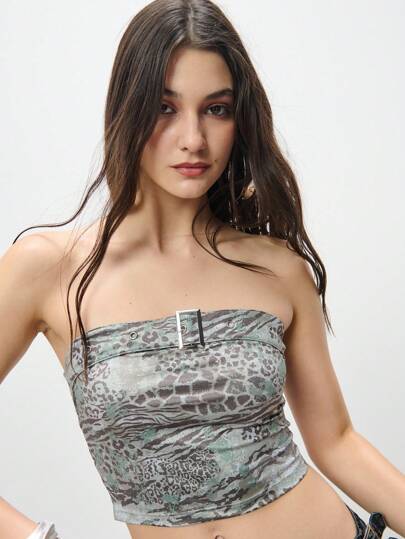 TypaGal This Strapless Buckle-Detail Top In Animal Print Adds Instant Impact To Any Summer. Pair It With Denim Or Mini For Bold Women's Summer That Make A Statement. It's The Perfect Cute Summer Top For Warm Nights Or Your Next European Summer Escape.