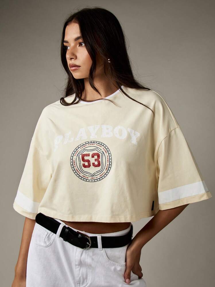 Missguided x Playboy Camiseta corta de estilo vintage universitario con diseño colegial, moda de campus, estilo retro y casual para primavera y verano - Amarillo - Añade 5