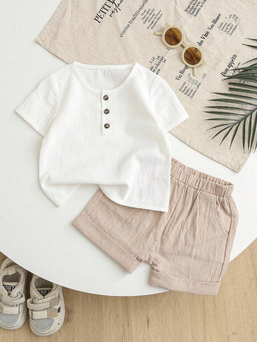 Set di 2 pezzi di outfit casual per neonato maschio, stile universitario con top a maniche corte a girocollo e pantaloncini con vita elastica, adatto per l'estate, da 6 mesi a 3 anni, alla moda e carino, in comodo tessuto di cotone, scelta perfetta per l'uso quotidiano, attività all'aperto e il ritorno a scuola