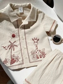 SHEIN 2 Stücke/Set Baby Jungen Hawaii Blumen Bedrucktes Hemd und Shorts, bequem, atmungsaktiv, kühl und feuchtigkeitsableitend für Strandurlaub oder Inselrundfahrt