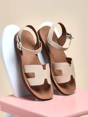 Mini mi Sandalias veganas beige para niños con correa de hebilla en forma de arnés y punta cuadrada calada, inspiradas en el lujo - Zapatos cómodos y de secado rápido para la playa, el centro comercial y las vacaciones