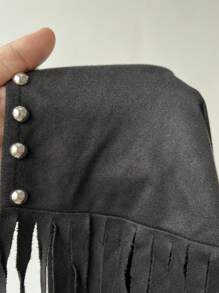 SHEIN CURVE+ Chaqueta sin mangas con detalles de tachuelas y dobladillo con flecos en talla grande de estilo vintage