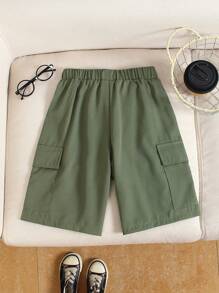 SHEIN Nuevos pantalones cortos anchos con parches para niños dinámicos de primavera y verano, hechos de tela suave y ligera, con bolsillos laterales prácticos, versátiles para ir y venir, trotar, jugar, ir a la escuela, eventos y fiestas - Verde militar - Ver 3