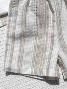 SHEIN 2 piezas Conjunto de camiseta de manga corta con botones y cuello polo a rayas, y pantalones cortos de algodón y lino con cintura elástica para niños pequeños, diseño de moda vintage, adecuado para uso diario en verano - Caqui - View 8