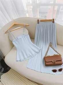 Franclia 浅绿色女式吊带背心，设计细节精美，搭配松紧腰百褶长裙，适合大学穿着