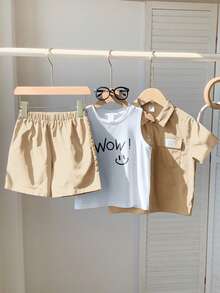 SHEIN 3 件套年轻男童韩版宽松字母印花 Polo 领开衫、梭织短裤和针织印花背心三件套，适合春夏日常、运动、郊游、上学、派对、节日、拍照 - 卡其色 - 查看 2