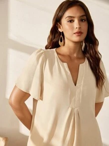 TrendSteals بلوزة سادة ذات رقبة على شكل V للنساء ذوات الحجم الكبير مع كم قصير ومزين بطيات ، منتج للربيع/الصيف - لون مشمشي - مشاهدة 7
