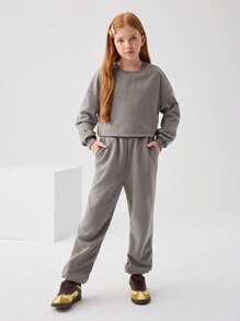 SHEIN Tween Girls Loose Retro Crop Crew Neck Sweatshirt And Sweatpants 2 Piece Sport Outfit, Solid Color