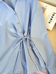 SHEIN 少女浅蓝色 V 领露肩衬衫，修身款不对称腰长袖衬衫女士衬衫浅蓝色衬衫青少年衬衫系带前衬衫淡蓝色衬衫女士浅蓝色衬衫女士系带前衬衫浅蓝色衬衫少女浅蓝色上衣淡蓝色纽扣衬衫 - 藍色 - 查看 4