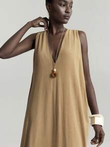 Ontre 波西米亚风格 V 领无袖长亚麻连衣裙，女式简约休闲度假连衣裙 - 卡其色 - 查看 5