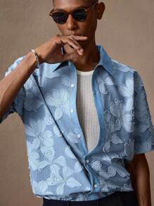 AKNOTIC X Nawaf Alabid 男士蓝色花卉提花休闲宽松短袖衬衫，适合夏季、度假、日常、派对、情侣、男士礼物 - 淺色水洗藍 - 查看 3