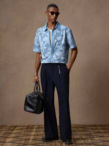 AKNOTIC X Nawaf Alabid 男士蓝色花卉提花休闲宽松短袖衬衫，适合夏季、度假、日常、派对、情侣、男士礼物 - 淺色水洗藍 - 查看 2